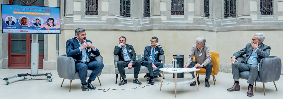 En débat : Dominique Thillaud (Compagnie des Alpes), Éric Boudot (Green Corp Konnection), Julien Français (CNR et Tenerrdis), Didier Durand (Bref Eco) et Didier Bruno (Caisse d’Épargne Rhône Alpes).