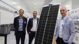 Dans la nouvelle usine de Heliup : Julien Gaume, CTO, Pierre Ruols, directeur de l'industrie et Yannick Veschetti, CEO.