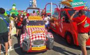 La caravane du Tour de France distribue des millions de cadeaux publicitaires chaque année depuis 1930.