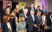 Laurent Wauquiez (Région), Emmanuel Imberton (CCI), Grégoire Giraud (Unitex) et une partie du comité scientifique du Musée des Tissus.