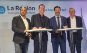 Renaud Pfeffer, vp de la Région délégué aux Sports, Christian Prudhomme, directeur du cyclisme A.S.O., Fabrice Pannekoucke, président de la Région, et Bernard Thévenet, directeur du Tour  Auvergne-Rhône-Alpes. 