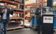 Philippe Rivière, à gauche, dans une usine stéphanoise d’ACI Groupe.