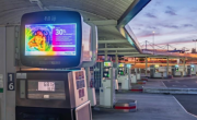 La société ambitionne d'atteindre 1 180 stations partenaires à horizon 2025, avec une audience hebdomadaire de 10 millions d’automobilistes. 