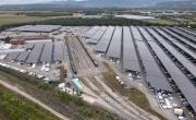 La centrale photovoltaïque sous ombrières de Ceva Logistics s'étend sur 28 hectares à Blyes dans l'Ain.