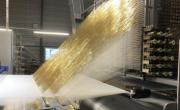 Velours de Lyon entretient un savoir-faire traditionnel de tissage.