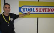 Matthew Kirk, directeur marketing de Toolstation au siège de Saint-Priest.