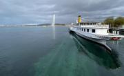 Le Léman, la plus grande réserve d'eau douce d'Europe occidentale, est traversé par le Rhône..