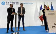 Julien Vuillemard, conseiller régional, Cédric Georges, président d’Outdoor Sports Valley et Stéphanie Pernod, vice-présidente à l’Économie, lors d’une conférence de presse au siège de la Région.