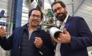 Les cofondateurs de Recyc’Elit, Raouf et Karim Medimagh, avec leur fil polyester recyclé.  