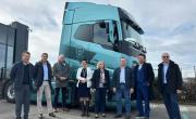 Les représentants locaux et nationaux d'EDF et de Volvo Trucks étaient présents à Saint-Priest pour la signature de la convention.