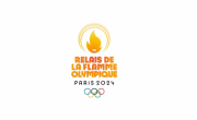 Le logo des JO Paris 2024 sur fond blanc avec en inscriptions jaune et rouge Relais de la Flamme Olympique 