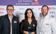 Alain Scappaticci (IDRAC Business School) avec les lauréats Awatef Ben Tahar et Mohamed El Massry (The Element Biotechnology).