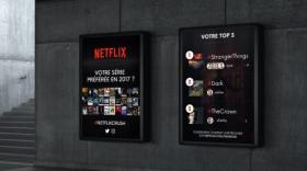 Les usagers peuvent interagir avec les panneaux publicitaires comme celui de Netflix sur cette image