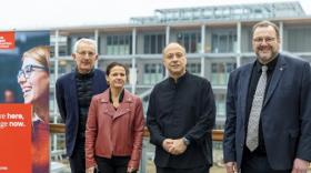 De g. à d. : Guillaume Pepy, Isabelle Huault, Marc-Francois Mignot-Mahon et Philippe Valentin ont visité le chantier du futur campus d'EMLyon, à Gerland.