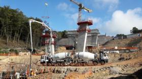 Un pont de 200 m de long et 24 m de haut est en construction sur la liaison A89/A6