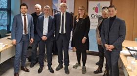 Lucas Beaujolin, à gauche, directeur général de Cristal Habitat aux côtés des administrateurs et élus.