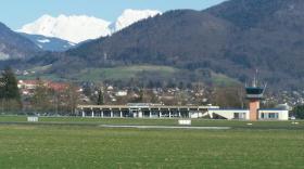 L'aéroport d'Annecy Mont-Blanc est spécialisé dans l’aviation d’affaires et de loisirs.
