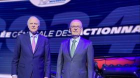 Florent Menegaux (à gauche), président du Groupe Michelin, et Yves Chapot, gérant et directeur financier du groupe lors de la dernière AG des actionnaires Michelin au zénith d'Auvergne, le 17 mai 2024