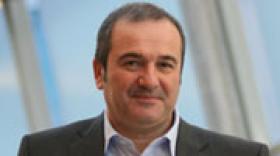 Akka franchit le cap du milliard