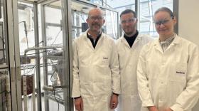 Fabien Guillemaut, Vincent Simonneau et Pauline Pacquet dans le laboratoire Bobine sur Axel’One Campus à La Doua.