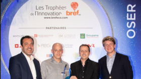 Guillaume Belle et Asbed Kechichian d'Evercleanhand ont reçu leur prix des mains d'Erick Lelouche (Boehringer Ingelhmeim) et Paul-Armel Junne (Mazars) - bref eco