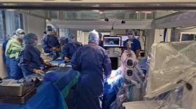 Le CHU Grenoble-Alpes a pu réaliser sa première arthroplastie totale de genou grâce au robot VELYS®.