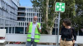 Rémy Cointet, architecte, et Charlotte Crépon, sous-préfète lors de la visite de chantier du 13 juillet 2023.