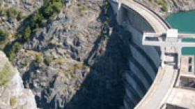La CNR lance un dragage d’entretien au barrage de Génissiat