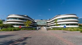BioMérieux construit un nouveau bâtiment pour son site de Grenoble pour un coût de 22 millions d'euros.