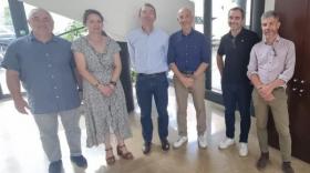 De g. à d. : Jean-François Savard (holding personnel SAJEF2), Annabelle Jorge (JAFS), Aymeric de Monclin (DG Groupe TRA-C industrie), Bruno Voland (PDG Groupe TRA-C industrie) et David Jomain (Mermoz Participations).