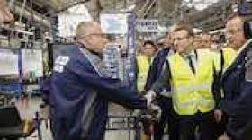 Iveco Bus reçoit Emmanuel Macron à Annonay