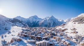 Largement constitué de résidences secondaires, le parc immobilier de montagne est plus énergivore que la moyenne nationale.