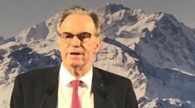 Renaud Muselier, président de Paca, a présenté ses voeux 2025 devant un paysage alpin enneigé.