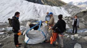 Le nettoyage de la mer de glace mobilise les bonnes volontés
