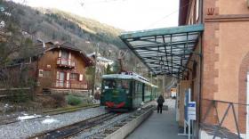 Le tramway du Mont-Blanc, en gare de Saint-Gervais.