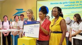 A l'occasion de Vivatech, Eva Ngalle a reçu le prix coup de cœur national La Poste #FemmesduNumérique pour son application TI3RS.