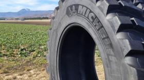 Michelin sort un pneu agricole inédit prévu pour s’adapter aux nouveaux usages des agriculteurs.