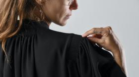 L’Artisan Costumier crée une robe d’avocat 100 % française