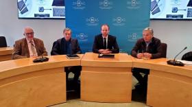 Le Smmag a voté pour l'intégration de la Communauté de communes du massif du Vercors dans ses rangs. De gauche à droite : Bruno Cattin, président du Pays voironnais, Henri Baile, président du Grésivaudan, Sylvain Laval, président du Smmag et Pierre Weick, vice-président de la Communauté de communes du massif du Vercors.