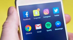 Le réseau social Snapchat se destine avant tout à un jeune public. brefeco.com