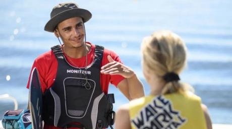 L'UCPA recrute chaque année 1060 moniteurs sportifs. 