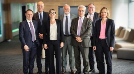 Le comité de direction générale, avec le président du conseil de surveillance : Nicolas BALERNA, François CODET, Fabienne BOCHET, Michel MANENT, Didier BRUNO, Guillaume ISERENTANT et Andrea JOSS.