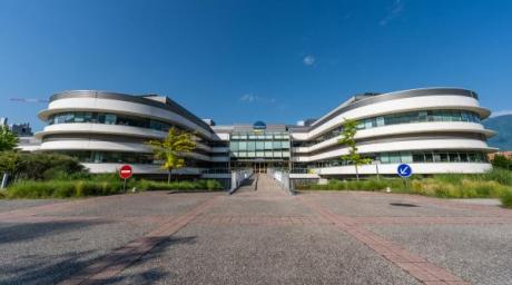BioMérieux construit un nouveau bâtiment pour son site de Grenoble pour un coût de 22 millions d'euros.