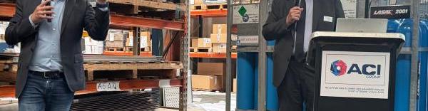 Philippe Rivière, à gauche, dans une usine stéphanoise d’ACI Groupe.
