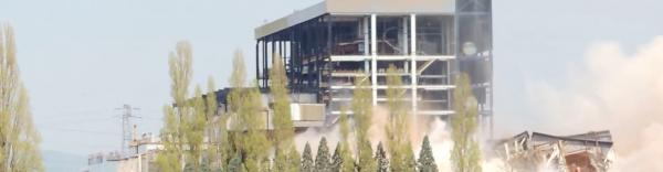 Capture d'une vidéo de la démolition de la centrale thermique de Loire-sur-Rhône en 2013.