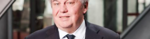 Olivier Ginon prévoit une croissance de 8 % cette année, après un exercice 2025 en hausse de 5 %.