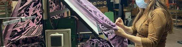 Velours de Lyon possède deux sites à Décines-Charpieu et Saint-Just-en-Chevalet (Loire).