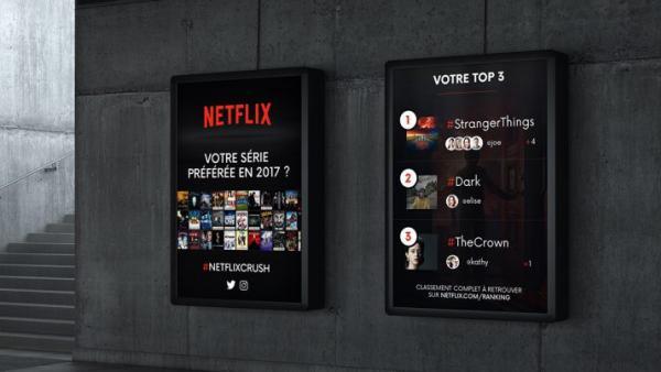 Les usagers peuvent interagir avec les panneaux publicitaires comme celui de Netflix sur cette image