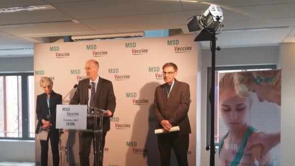 Cyril Schiever, Françoise Grossetete et David Kimelfeld pendant l'inauguration des locaux de MSD Vaccins