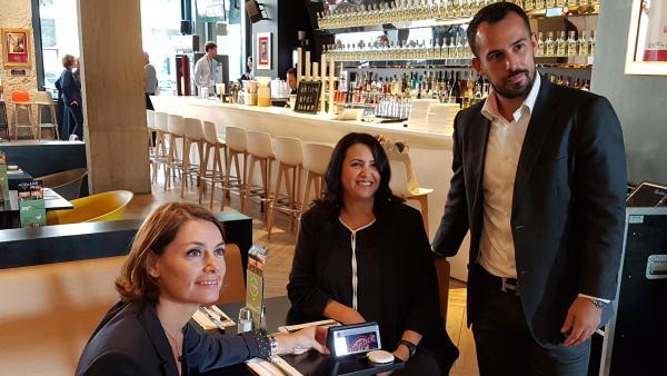 Karine Dognin-Sauze, Fouziya Bouzerda et Mathieu Cochard présentaient l'utilisation de Pop'n eat au Hard-Rock Café.